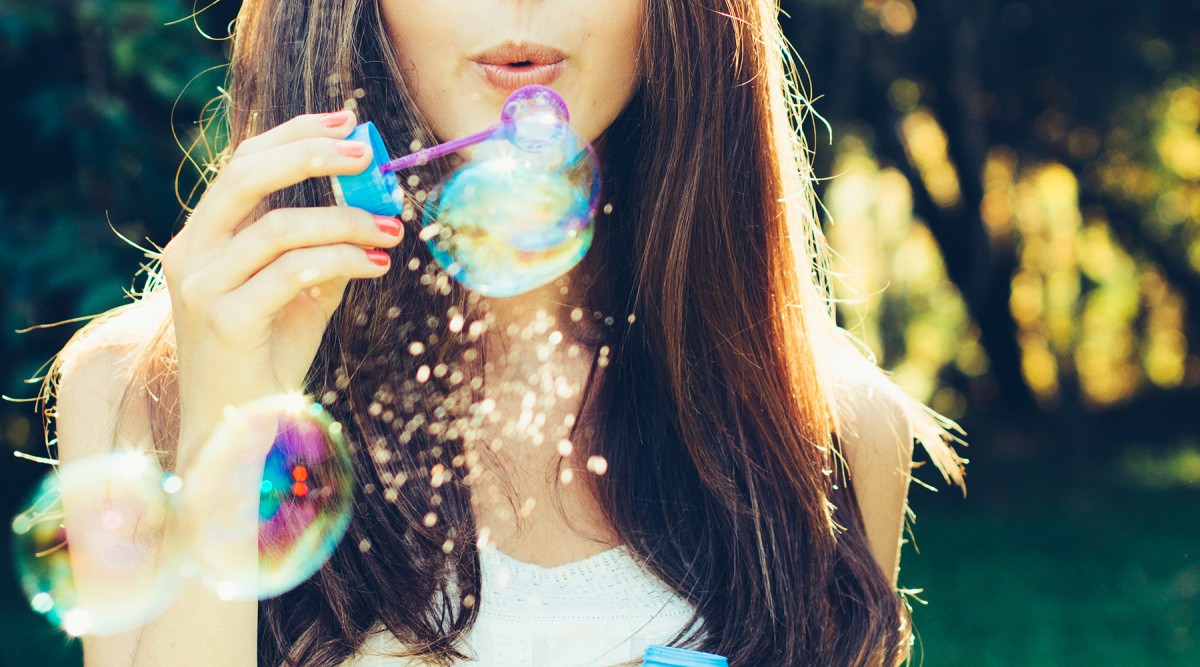 Девушка пузыри брюнетка Girl bubbles без смс